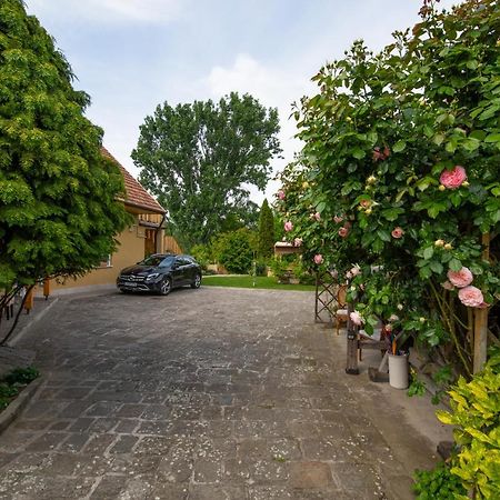 Bonifert Vendeghaz Hotel Dunabogdany Bagian luar foto