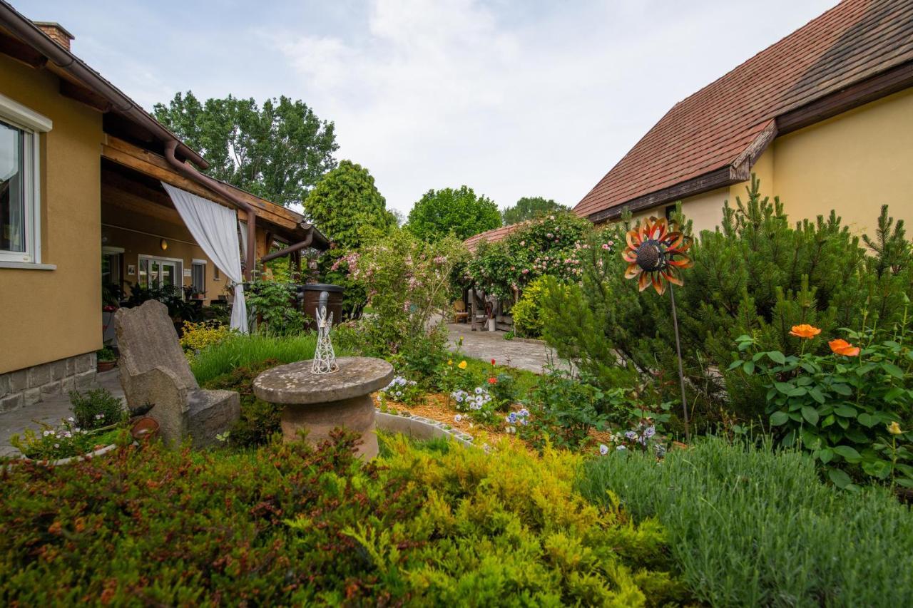 Bonifert Vendeghaz Hotel Dunabogdany Bagian luar foto